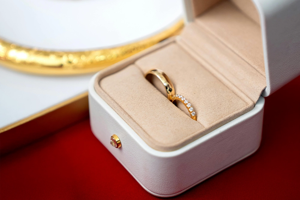 <em>Compro</em> <br>ORO